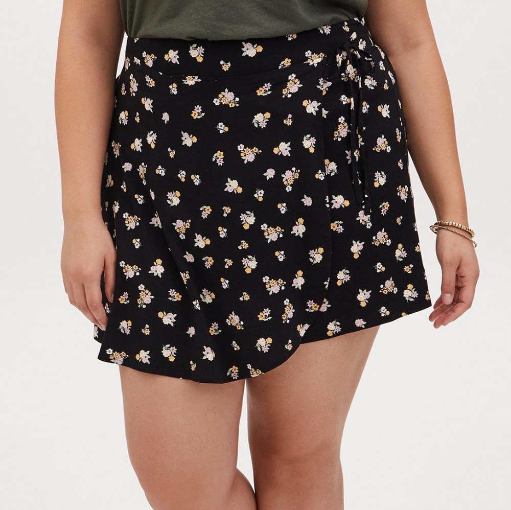 Torrid Mini Challis Floral Black Skort(FLAWED)